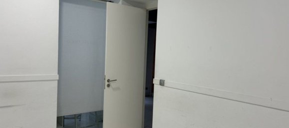 203m² Commercial property in Madrid, Spain No. 22302 2