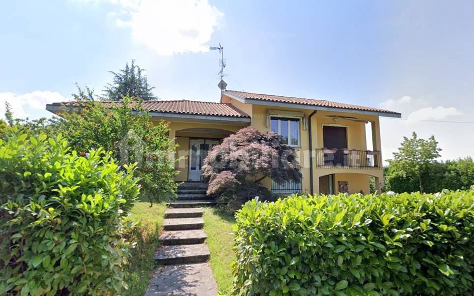 3 bedrooms Villa in San Vittore Olona, Italy No. 355766