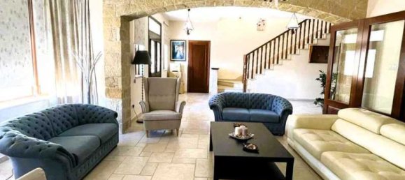 7 bedrooms House in Episkopi, Cyprus No. 6258 13