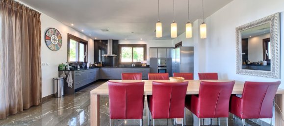 5 bedrooms House in Malaga, Spain No. 21060 2