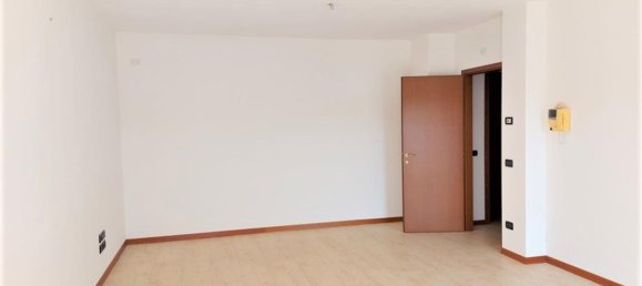 2 rooms Office in Gorizia, Italy No. 137110 3