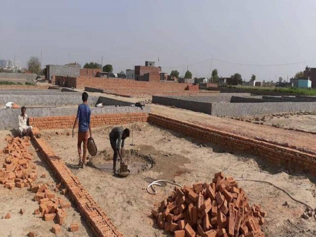 Grundstück in Noida, India, Nr. 32172