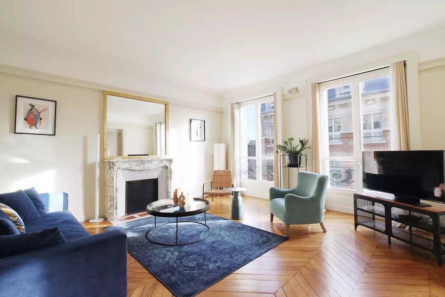 3 bedrooms Apartment in Paris, France No. 178072