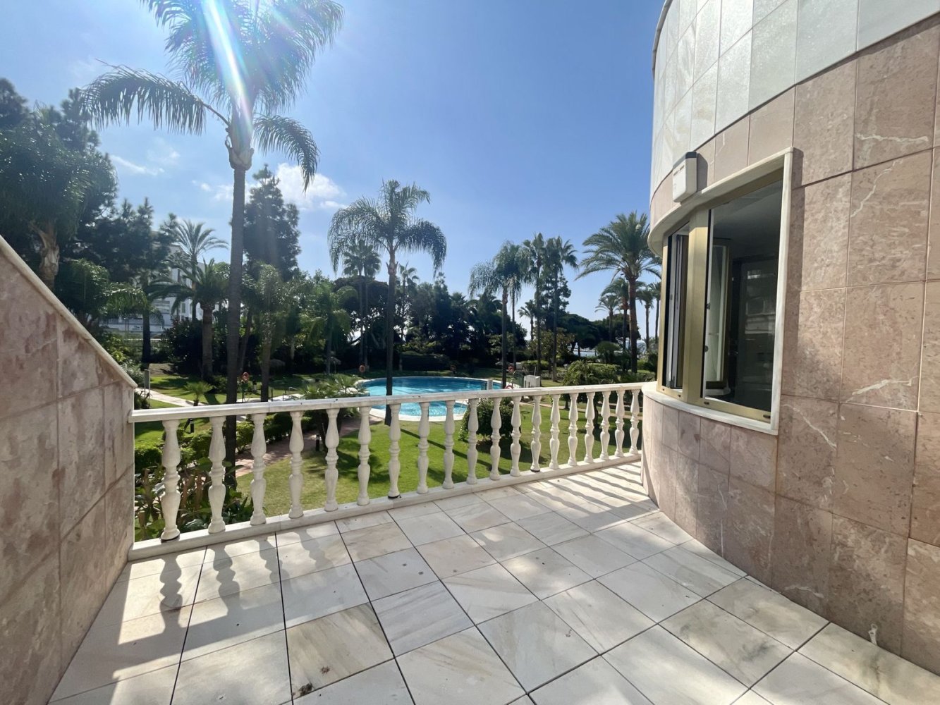 Dúplex de 6 dormitorios en Marbella, Spain No. 41203