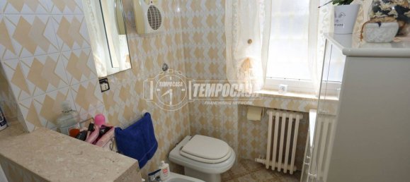 Apartamento de 3 dormitorios en Valenzano, Italy No. 195850 18
