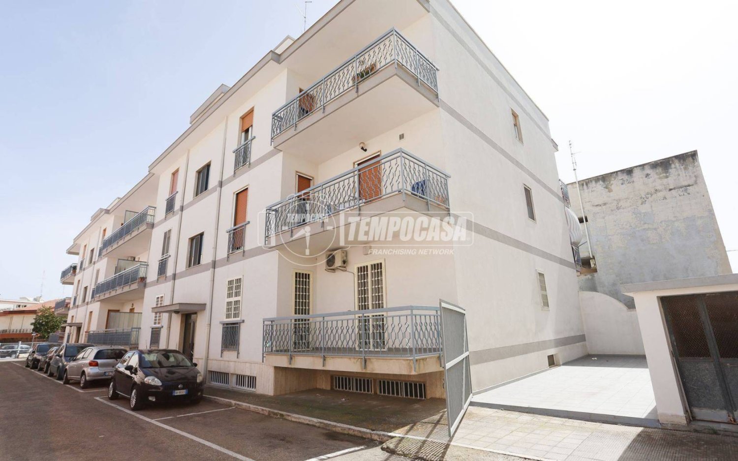 Apartamento de 3 dormitorios en Valenzano, Italy No. 195850