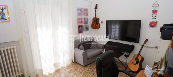 Apartamento de 3 dormitorios en Valenzano, Italy No. 195850 13
