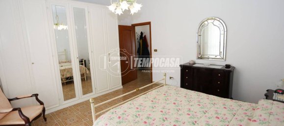 Apartamento de 3 dormitorios en Valenzano, Italy No. 195850 12