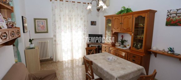 Apartamento de 3 dormitorios en Valenzano, Italy No. 195850 3