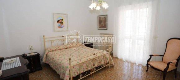 Apartamento de 3 dormitorios en Valenzano, Italy No. 195850 10