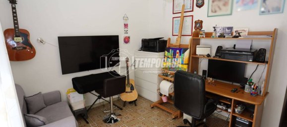Apartamento de 3 dormitorios en Valenzano, Italy No. 195850 14