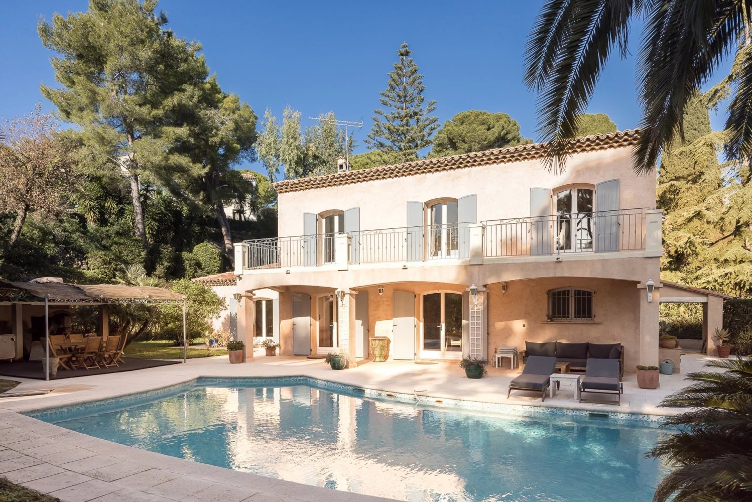 5 bedrooms Villa in Antibes, France No. 38234