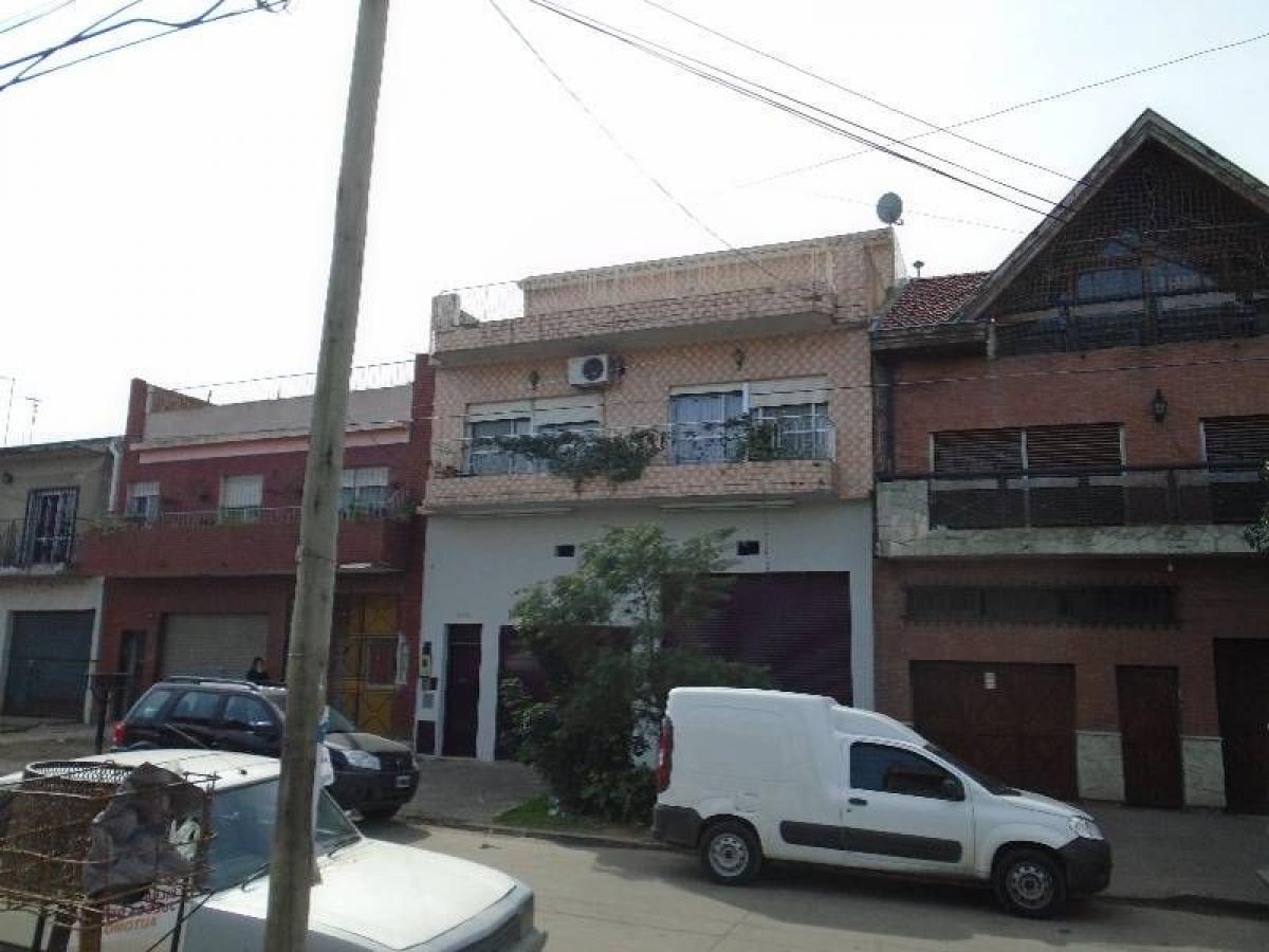 286m² Building in Lomas de Zamora, Argentina No. 108537