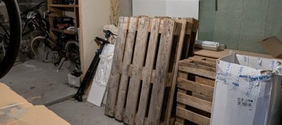  Garage in Poitiers, France No. 341641 3