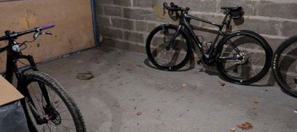  Garage in Poitiers, France No. 341641 2