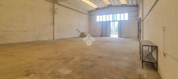 Armazém de 4 divisões em Usmate Velate, Italy N.º 311097 4