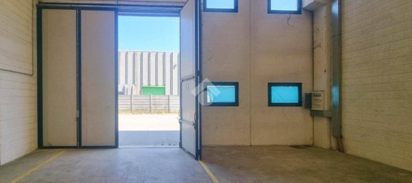 Armazém de 4 divisões em Usmate Velate, Italy N.º 311097 7