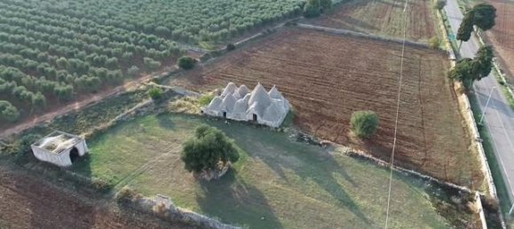 Дом с 16 комнатами в Остуни, Италия № 118382 4