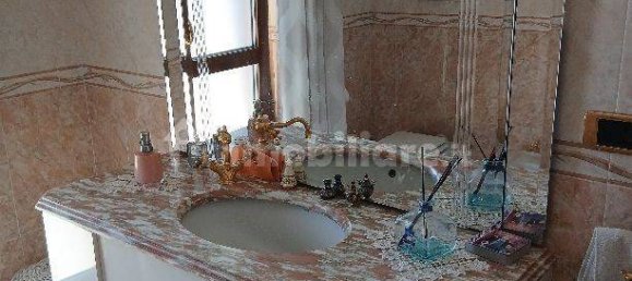 3 bedrooms House in Capriglia Irpina, Italy No. 300446 8