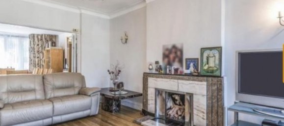 8 bedrooms House in London, United Kingdom No. 757 8