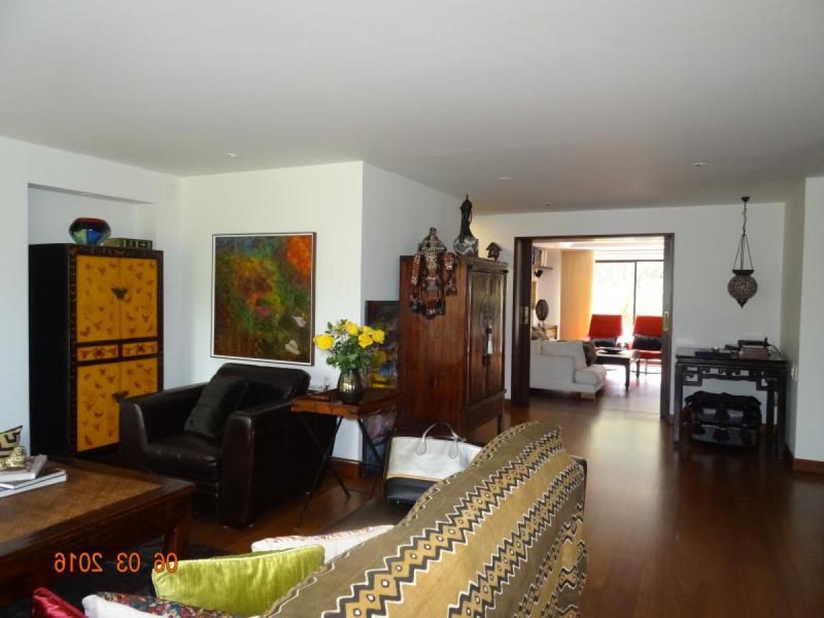 Casa de 3 dormitorios en Bogotá, Colombia No. 13171