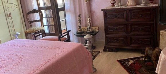 8 rooms House in Carrara, Italy No. 48130 6