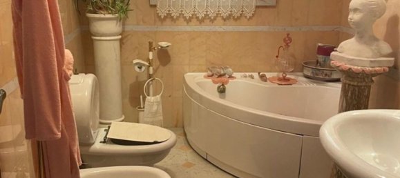 8 rooms House in Carrara, Italy No. 48130 10