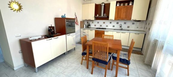 3 rooms Apartment in Torre Annunziata, Italy No. 91323 2