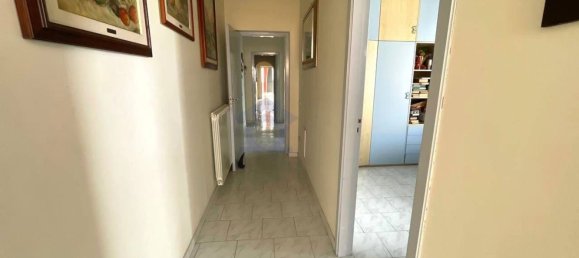 3 rooms Apartment in Torre Annunziata, Italy No. 91323 5