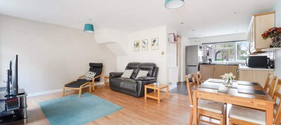 3 bedrooms House in Epsom, United Kingdom No. 9696 3