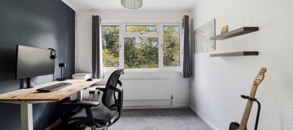 3 bedrooms House in Epsom, United Kingdom No. 9696 5