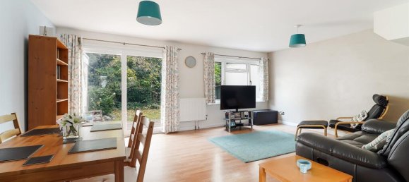 3 bedrooms House in Epsom, United Kingdom No. 9696 2