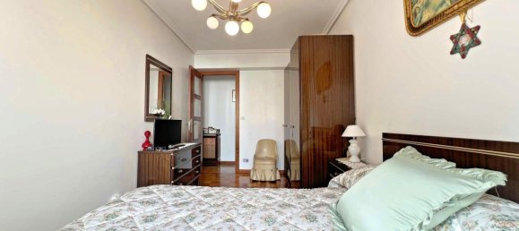 Apartamento de 3 dormitorios en La Coruña, Spain No. 32282 12