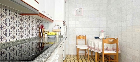 Apartamento de 3 dormitorios en La Coruña, Spain No. 32282 2
