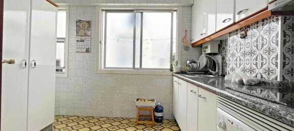 Apartamento de 3 dormitorios en La Coruña, Spain No. 32282 7
