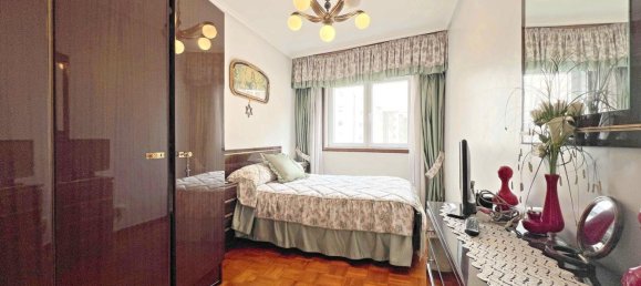 Apartamento de 3 dormitorios en La Coruña, Spain No. 32282 3