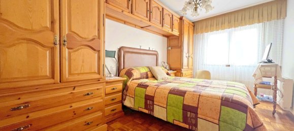 Apartamento de 3 dormitorios en La Coruña, Spain No. 32282 18
