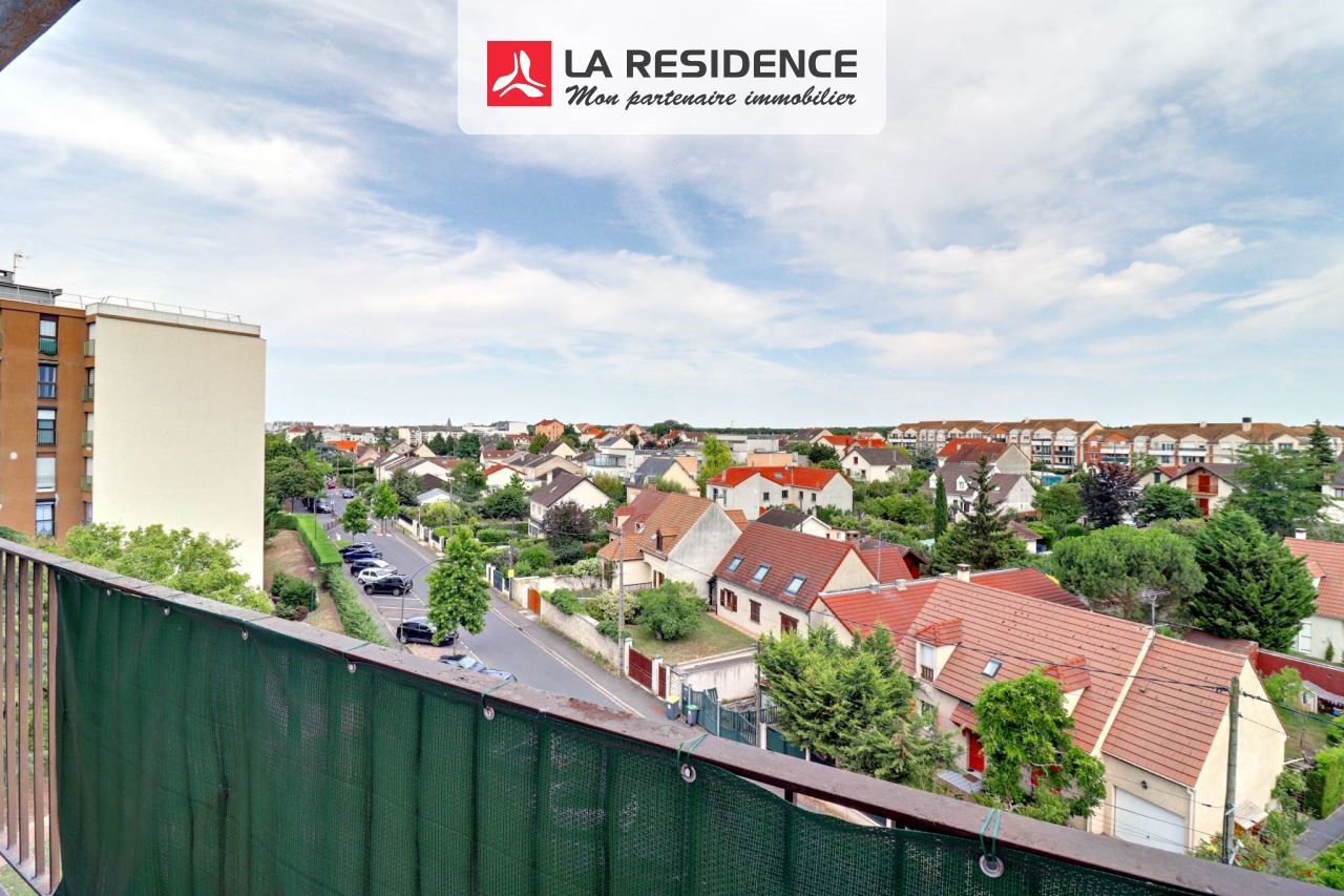 3 bedrooms Apartment in Acheres, France No. 171347