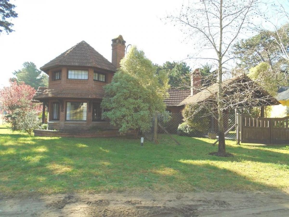 Casa de 2 dormitorios en Mar del Plata, Argentina No. 95844