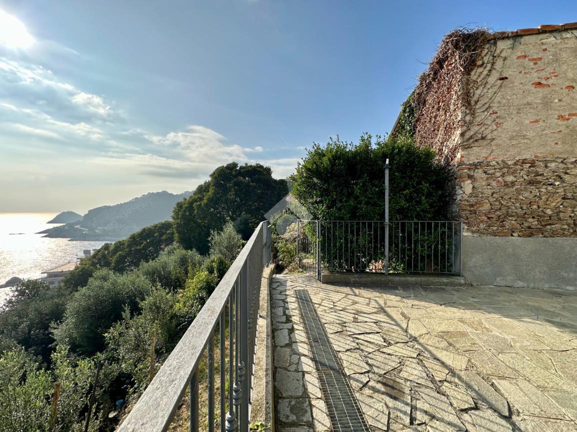 Квартира с 5 комнатами в Берджеджи, Италия № 107007