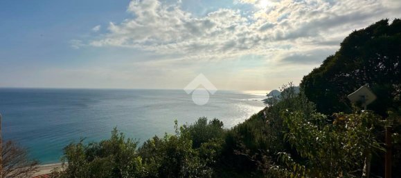 Квартира с 5 комнатами в Берджеджи, Италия № 107007 33