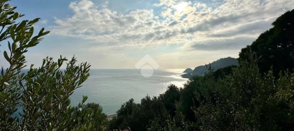 Квартира с 5 комнатами в Берджеджи, Италия № 107007 38