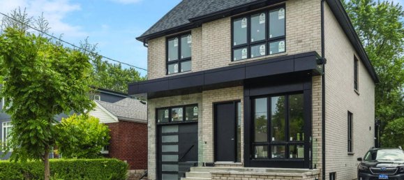 5 bedrooms House in Toronto, Canada No. 848 3