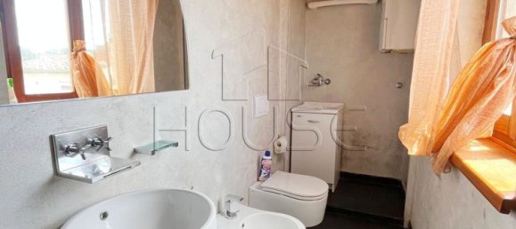 3-salle Appartement à Arezzo, Italy No. 272328 8