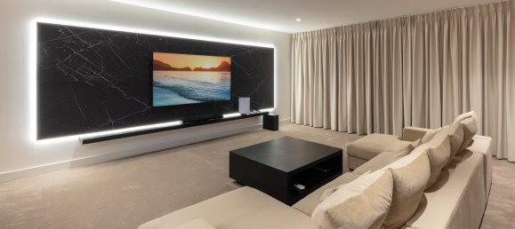 5 bedrooms Villa in Nueva Andalucia, Spain No. 3057 18