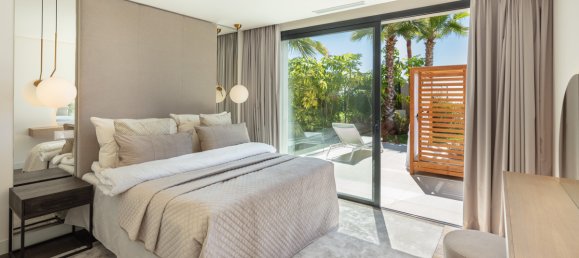 5 bedrooms Villa in Nueva Andalucia, Spain No. 3057 16