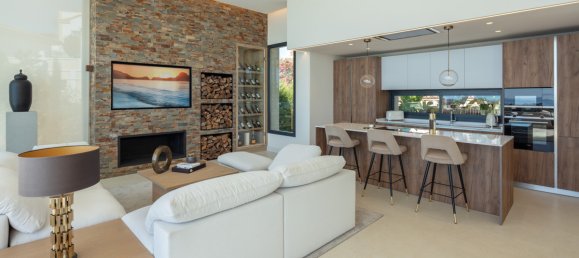 5 bedrooms Villa in Nueva Andalucia, Spain No. 3057 9