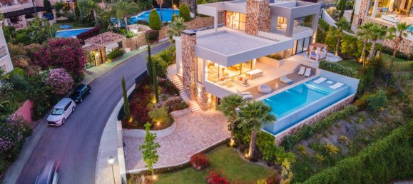 5 bedrooms Villa in Nueva Andalucia, Spain No. 3057 2