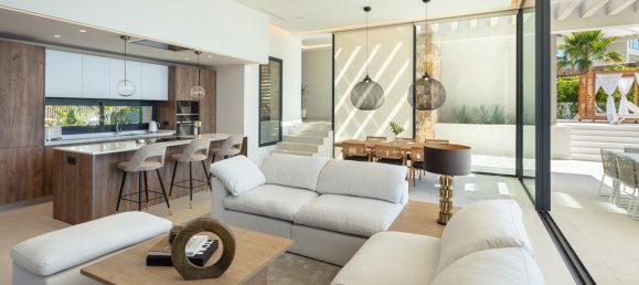 5 bedrooms Villa in Nueva Andalucia, Spain No. 3057 7