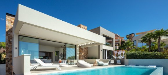 5 bedrooms Villa in Nueva Andalucia, Spain No. 3057 4